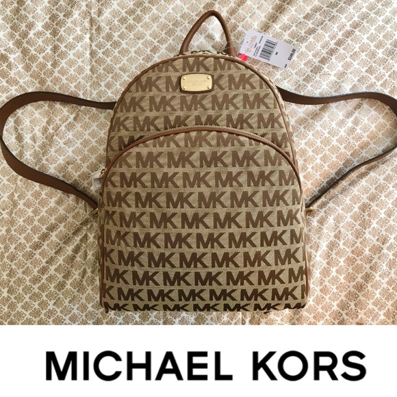 Michael Kors Handbags - ⭐️🎀 NWT MICHAEL KORS JET SET Abby Backpack